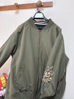 カーキ色 刺繍入り ブルゾンのサムネイル