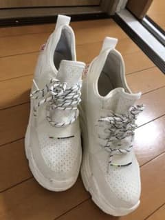 スニーカーのサムネイル