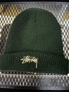 海外カラー　stussy ビーニー　ニット帽のサムネイル