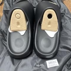 Yeezy YS-01 イージースライドブラック - メルカリ