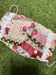 ☆新品未使用☆ハンドメイド　インナーマスク3枚セット、いちご柄、ひつじ柄のサムネイル