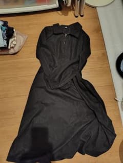 Thumbnail of 黒い長袖ワンピース ジッパー付き