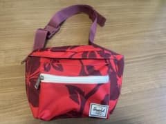 Herschel ボディバッグ 花柄 赤のサムネイル