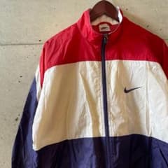90sNIKEナイロンジャケット紺白ビッグスウッシュ銀タグ白タグUSA古着Y2K 銀タグ 刺繍ロゴ NIKE ナイロンジャケット 90s 白赤紺 ビッグ