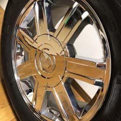 エスカレード ホイール スタッドレス 美品 最終値下げ！のサムネイル