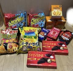 めぐみ　お菓子まとめ売り　トイレットペーパー　ティッシュ　まとめ売り めぐみ様 専用 お菓子まとめ売り トイレットペーパー ティッシュ