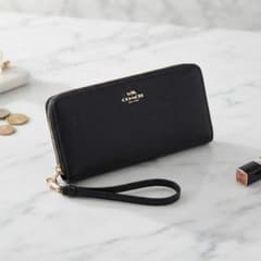 【新品未使用】COACH 長財布 ブラック ストラップ付き　黒 新品未使用】COACH 長財布 ブラック ストラップ付き - メルカリ