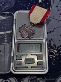 勲章 勲八等桐葉章 17.16g 純銀製 純銀 銀製勲章 メダル 徽章 - メルカリ