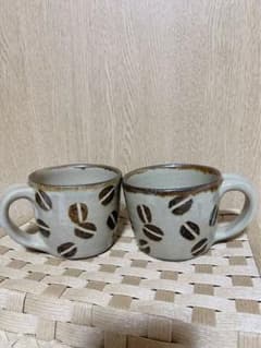 新品⭐️沖縄 [工房十鶴]コーヒー豆柄 マグカップ2個セット - メルカリ