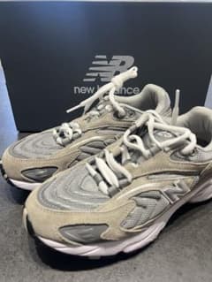 New Balance 725 グレー スニーカーのサムネイル