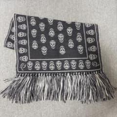 アレキサンダーマックイーン マフラー スカル グレー - メルカリ