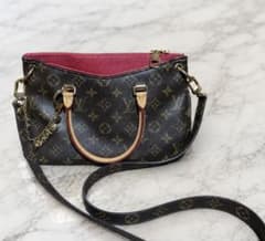 【キーチェーン付】Louis Vuitton ショルダーバッグのサムネイル