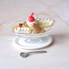 리멘트 거리의 복고풍 커피 숍 평소 만남 푸딩 아라 모드 단체 극미품