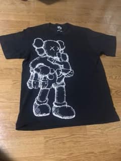 ユニクロ kaws Tシャツ 3枚セットのサムネイル