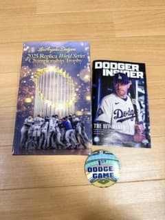 2025 ワールドシリーズ優勝 トロフィー 配布　缶バッチ　冊子 2025 ワールドシリーズ優勝 トロフィー 配布 缶バッチ 冊子 - メルカリ