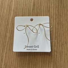 Sweet Gril リボン ピアス ゴールドのサムネイル