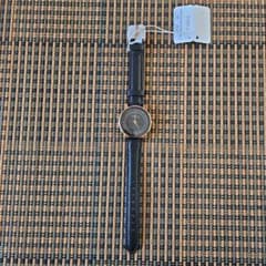 か*ギ様 【新品です】FURLA ブラックレザー アナログ時計のサムネイル