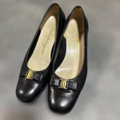 Salvatore Ferragamo ヴァラ パンプス ブラックのサムネイル