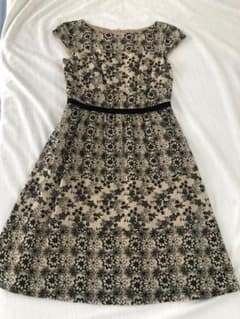 【極美品】tocca 総刺繍ワンピースのサムネイル