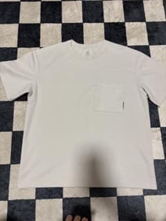 UNDER ARMOUR ポケットTシャツ ベージュ Mサイズのサムネイル