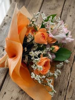 おまかせ季節のお花のブーケのサムネイル