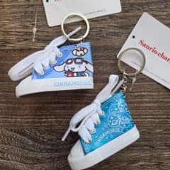 【匿名配送】シナモン スニーカー型キーホルダー 2個セットのサムネイル