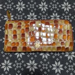 オレンジとベージュの長財布のサムネイル