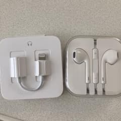 iPhone 純正変換アダプタ イヤホン　ライトニングのサムネイル
