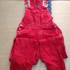 真っ赤なオーバーオールのサムネイル