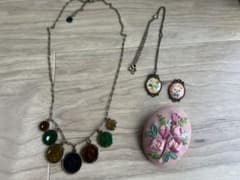 刺繍ブローチとネックレスのアクセサリー3点セットのサムネイル