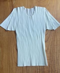 PLEATS PLEASE ホワイトブラウスのサムネイル