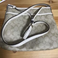 Coach ベージュ ショルダーバッグのサムネイル
