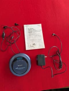 Working condition SONY CD Walkman D-E666 with original remote control and earphones.