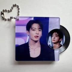 BTS V アクリルフォトアルバムキーホルダー BTS グク jungkook ワールドツアー アクリルアルバムキーホルダー①