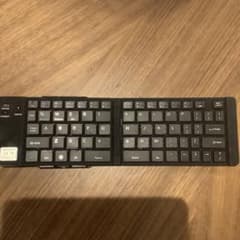 折りたたみ式 Bluetooth キーボード 本体 USB充電ケーブル付きのサムネイル