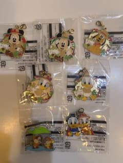 ディズニー キャラクター キーホルダー 6点　ピンバッジ1点のサムネイル