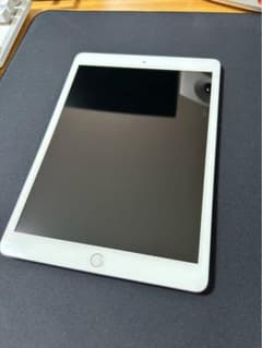 iPad 第8世代 32GB Wi-Fi + Cellular シルバー - メルカリ