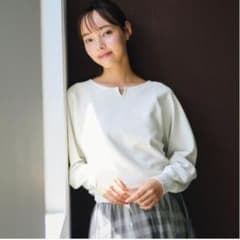 インデックス　ビジューキーネックドルマンニット　トップスのサムネイル