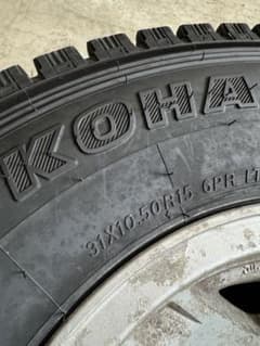 YOKOHAMAスタッドレスタイヤ　31×10.50×R15のサムネイル