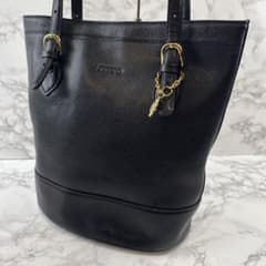 ungaro ウンガロ 本革 レザー チャーム付き バケツ型 トートバッグ 黒 