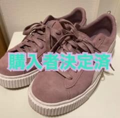 スニーカーのサムネイル