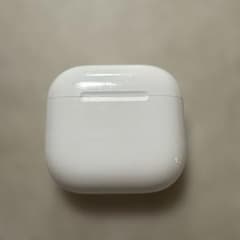 AirPods4本体 USB-Cポート 本体と箱付きのサムネイル