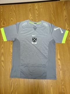 上下セット　NIKE　football　シャツ　パンツのサムネイル