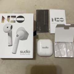Bluetooth イヤホン 白　sudioのサムネイル