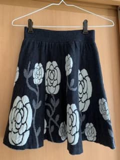れい様専用　ミニスカート　ニット　花柄のサムネイル