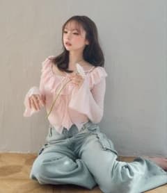 andmary Alison frill tops pink - メルカリ