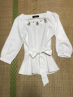サリア☆ブラウス 美品  早い者勝ちのサムネイル