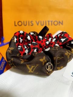 LOUIS VUITTON レア完売　モノグラム/レオパード　シュシュのサムネイル