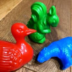 キッチュな リス・アヒル・クマの置物のサムネイル