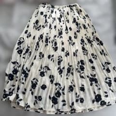 AZUL BY MOUSSY 花柄プリーツスカート Mのサムネイル